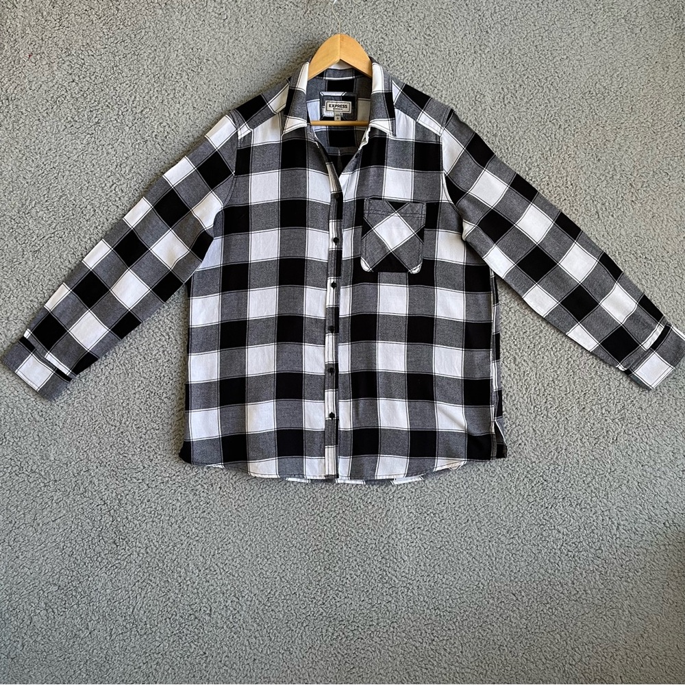 Express Women’s Boyfriend Shirt Plaid Black & White Sz Large Flannel Button Down